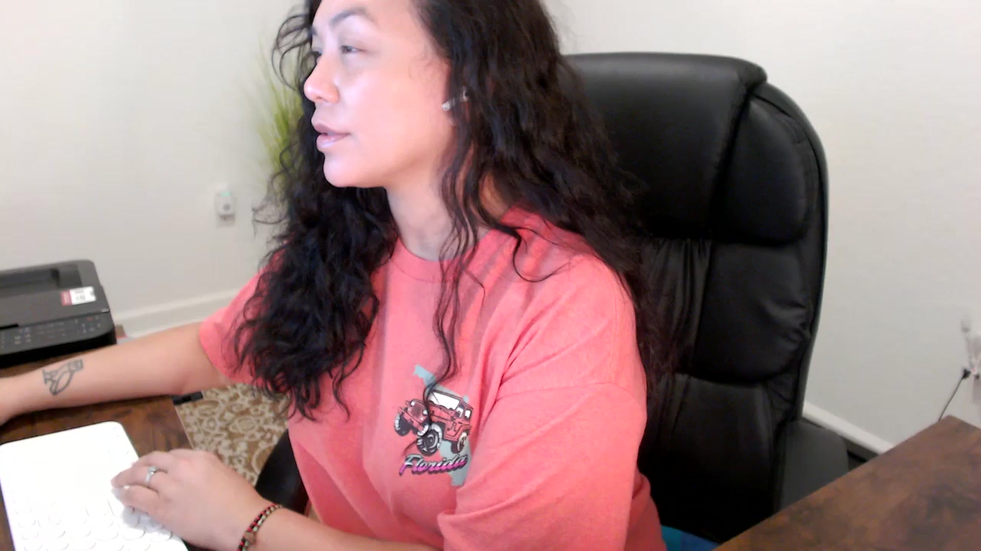 Gallery image thumbnail from MickaylaStar's myfreecams stream on, 11/13/2025, 17:46 image 5 of 20