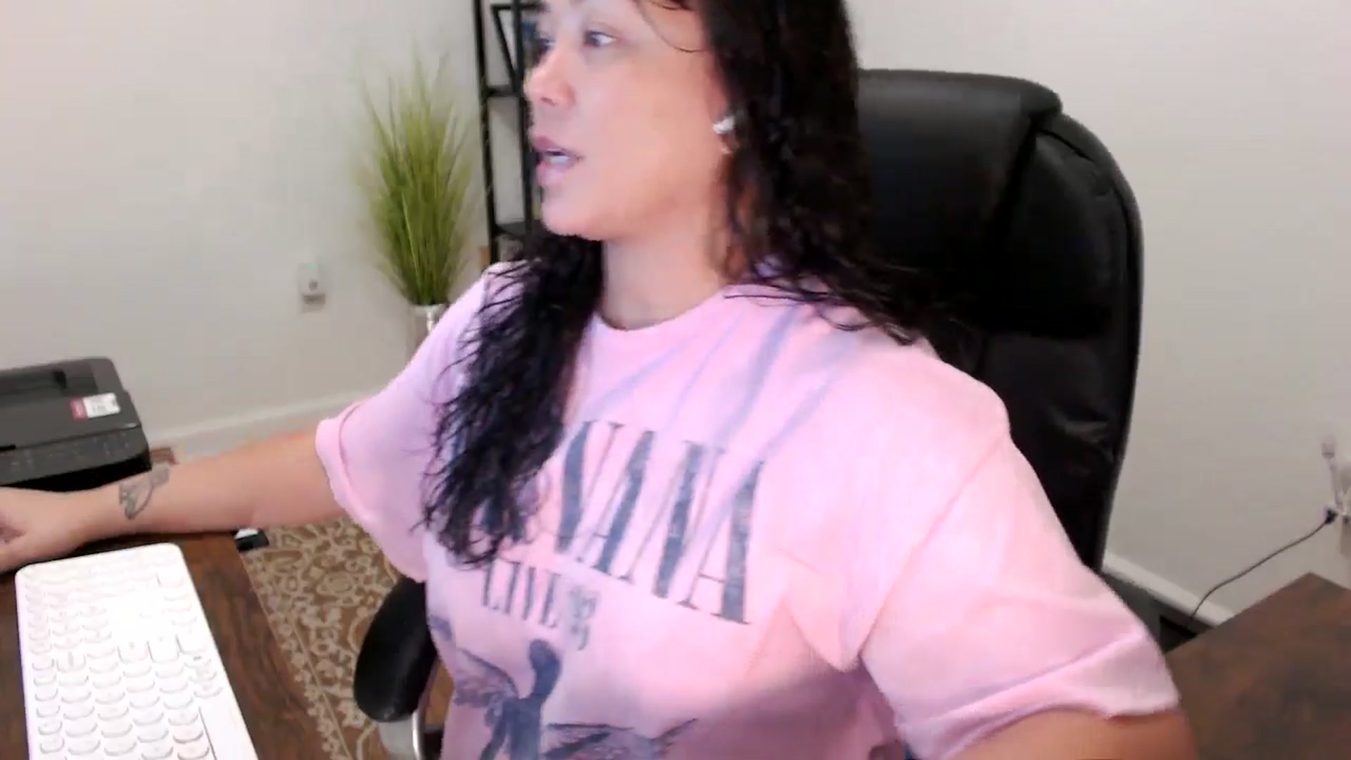 Gallery image thumbnail from MickaylaStar's myfreecams stream on, 11/14/2025, 15:40 image 9 of 20