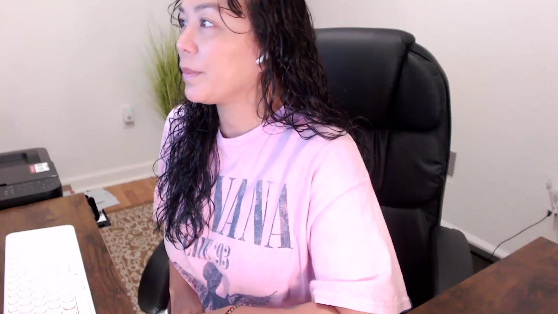 Gallery image thumbnail from MickaylaStar's myfreecams stream on, 11/14/2025, 15:40 image 17 of 20