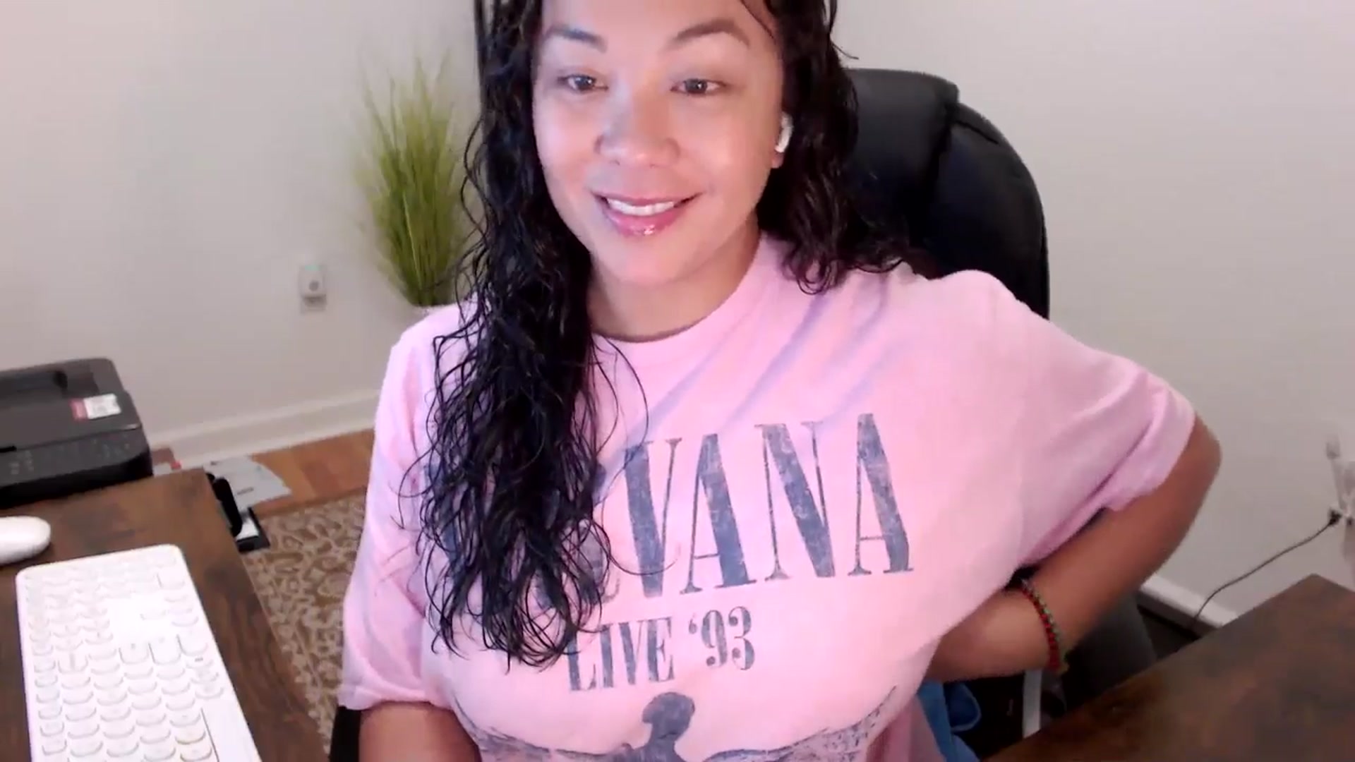 Gallery image thumbnail from MickaylaStar's myfreecams stream on, 11/14/2025, 15:40 image 6 of 20
