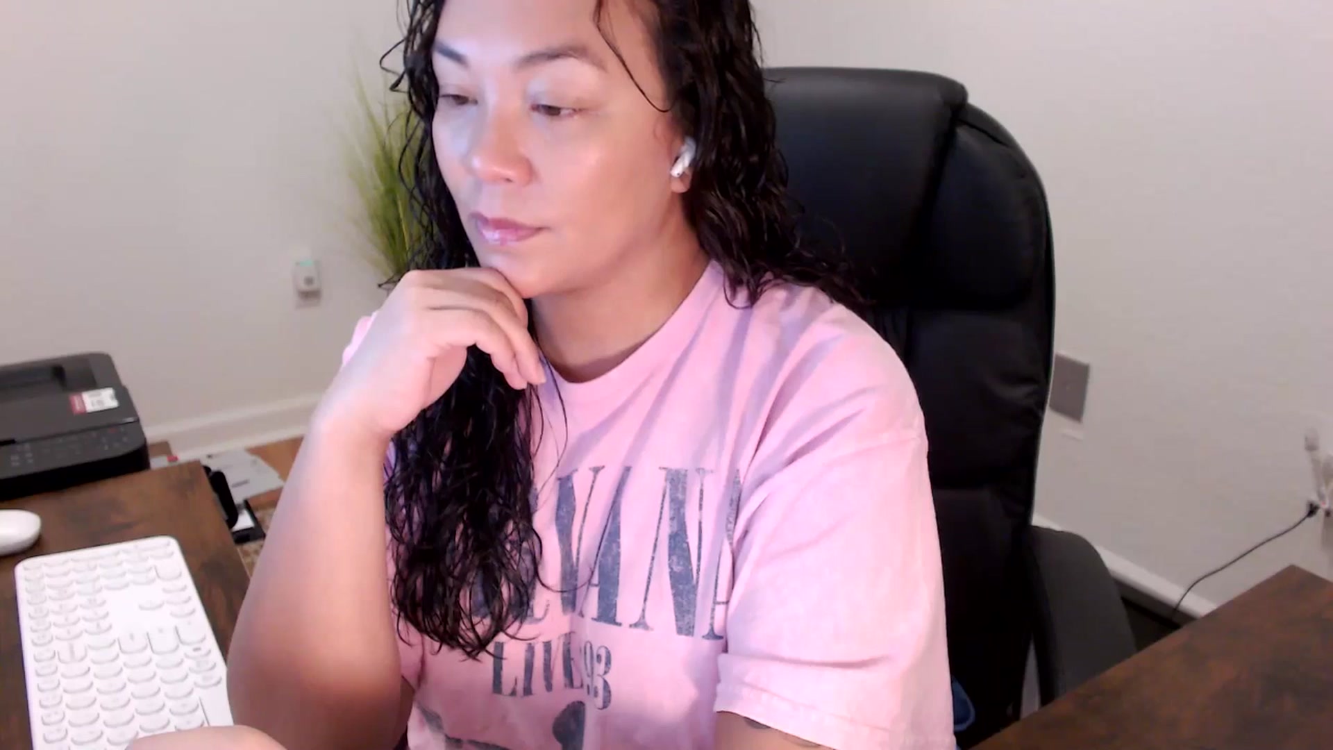 Gallery image thumbnail from MickaylaStar's myfreecams stream on, 11/14/2025, 15:40 image 5 of 20