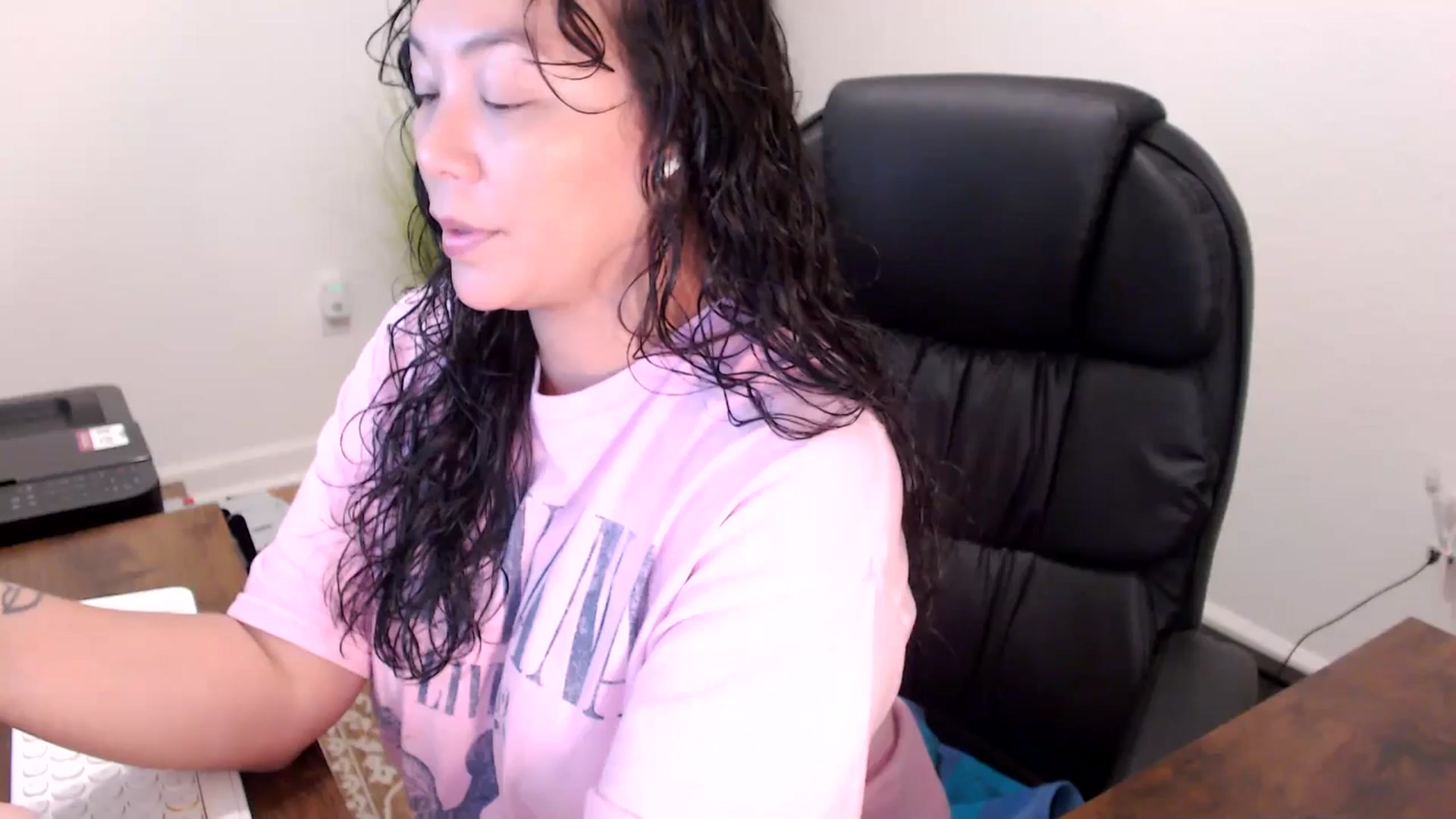 Gallery image thumbnail from MickaylaStar's myfreecams stream on, 11/14/2025, 15:40 image 15 of 20