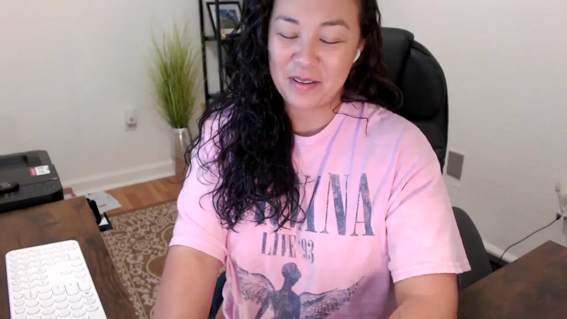 Gallery image thumbnail from MickaylaStar's myfreecams stream on, 11/14/2025, 16:50 image 7 of 20