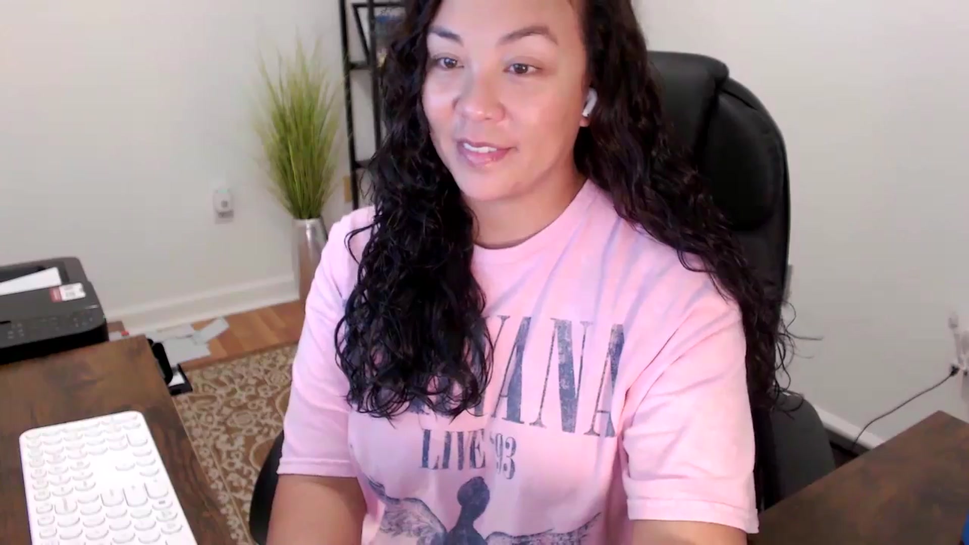 Gallery image thumbnail from MickaylaStar's myfreecams stream on, 11/14/2025, 18:18 image 19 of 20