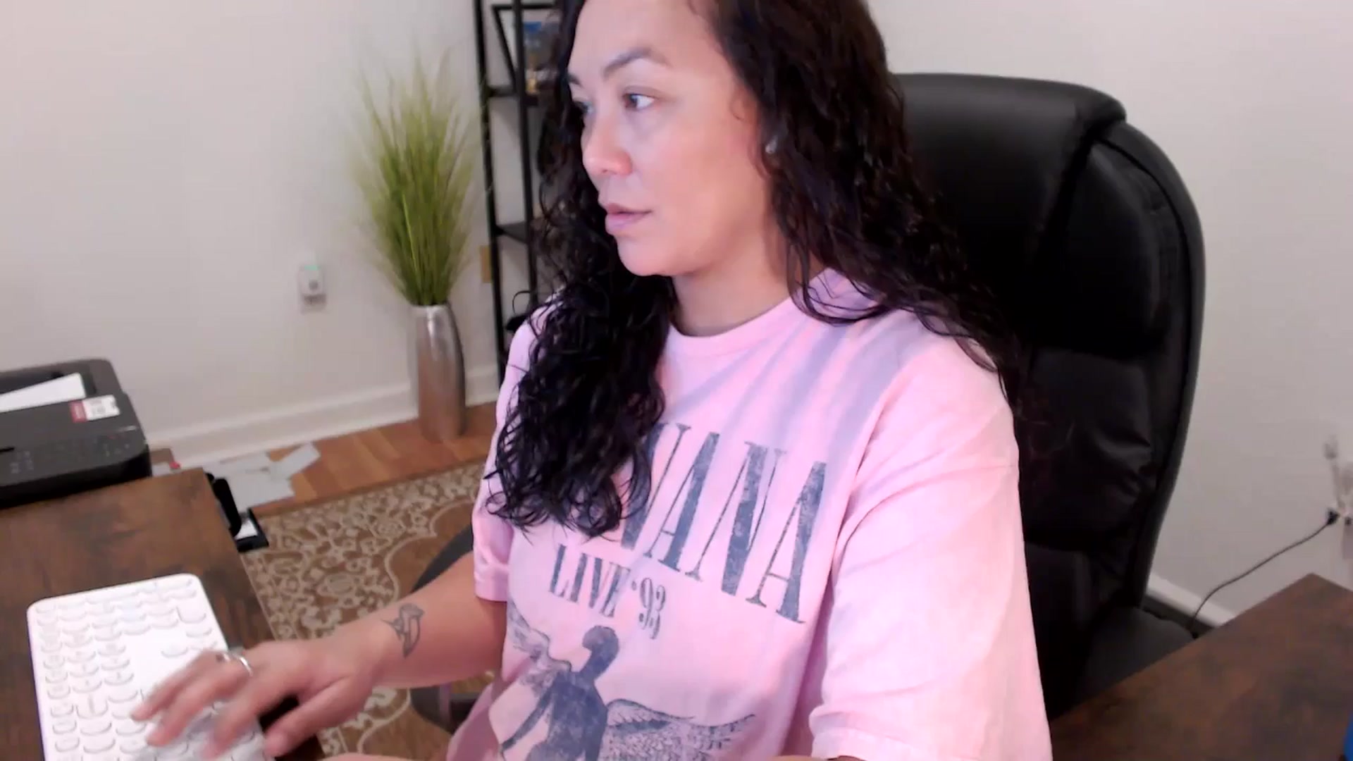 Gallery image thumbnail from MickaylaStar's myfreecams stream on, 11/14/2025, 18:18 image 18 of 20