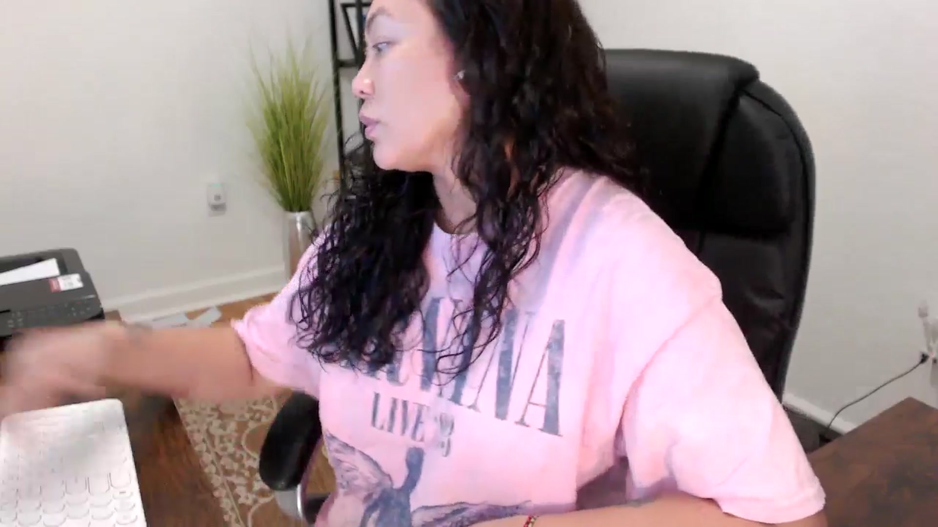 Gallery image thumbnail from MickaylaStar's myfreecams stream on, 11/14/2025, 18:18 image 7 of 20