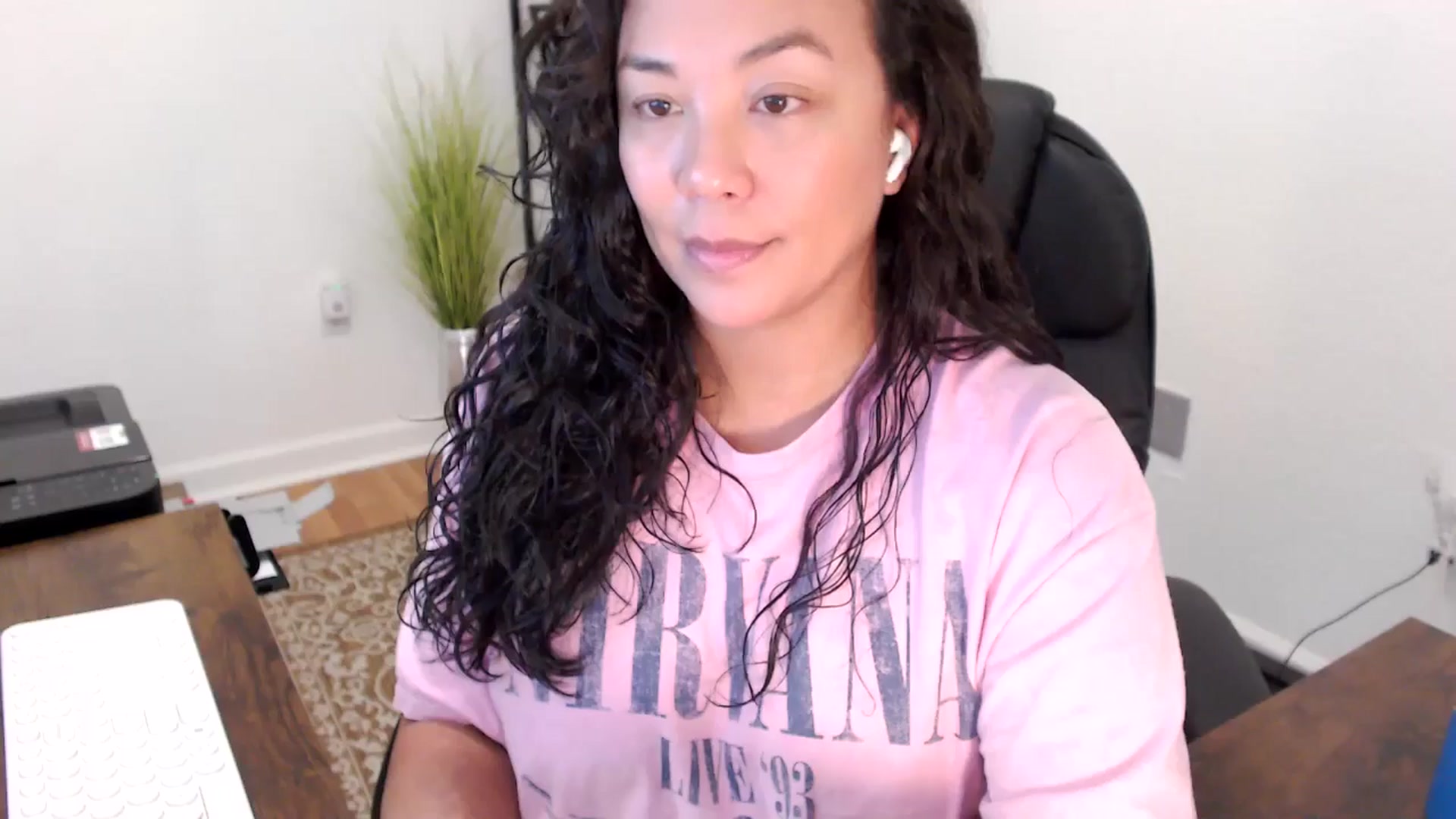 Gallery image thumbnail from MickaylaStar's myfreecams stream on, 11/14/2025, 19:13 image 19 of 20