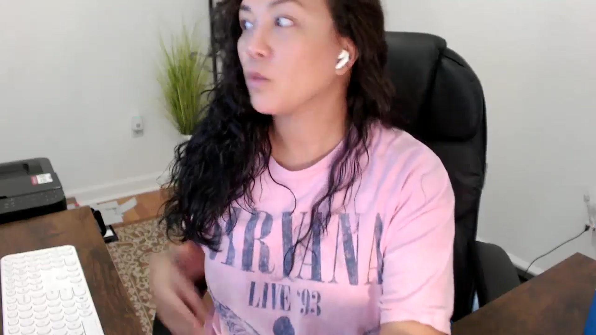 Gallery image thumbnail from MickaylaStar's myfreecams stream on, 11/14/2025, 19:13 image 17 of 20