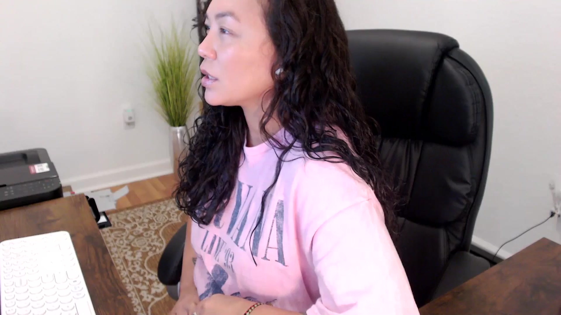 Gallery image thumbnail from MickaylaStar's myfreecams stream on, 11/14/2025, 19:54 image 4 of 20