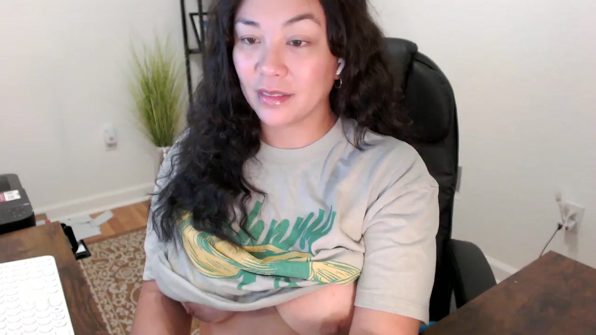 Gallery image thumbnail from MickaylaStar's myfreecams stream on, 11/17/2025, 15:14 image 16 of 20