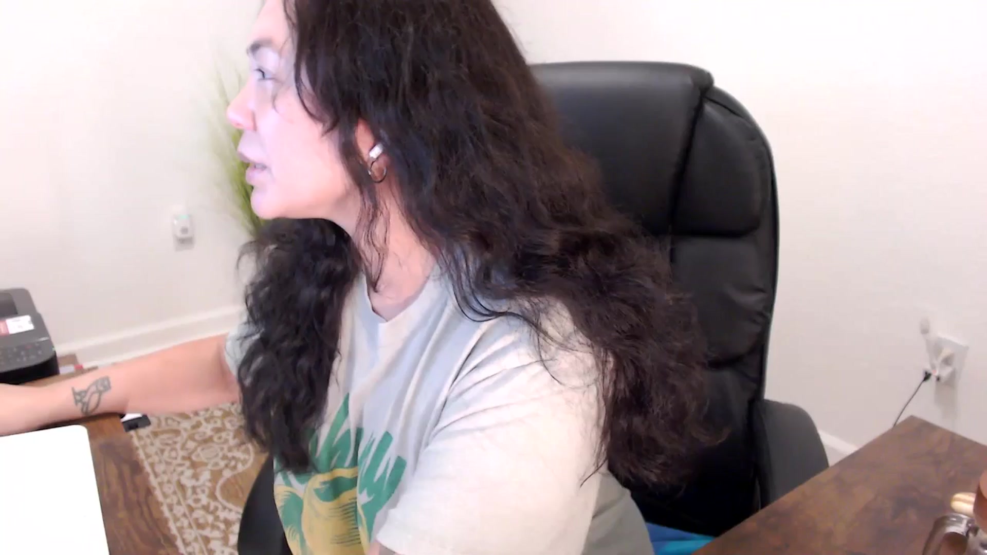 Gallery image thumbnail from MickaylaStar's myfreecams stream on, 11/17/2025, 16:03 image 7 of 20