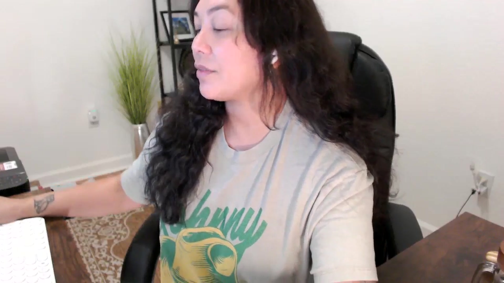 Gallery image thumbnail from MickaylaStar's myfreecams stream on, 11/17/2025, 16:03 image 6 of 20