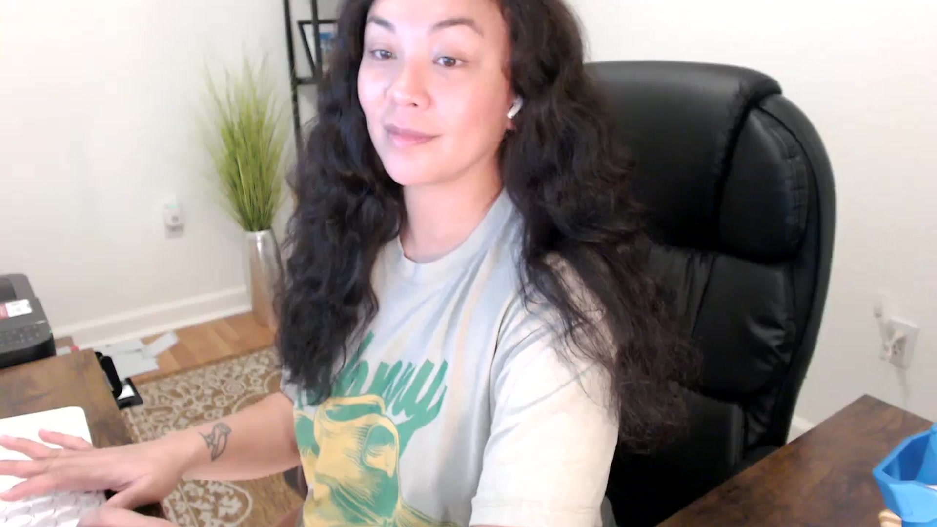 Gallery image thumbnail from MickaylaStar's myfreecams stream on, 11/17/2025, 17:59 image 3 of 20