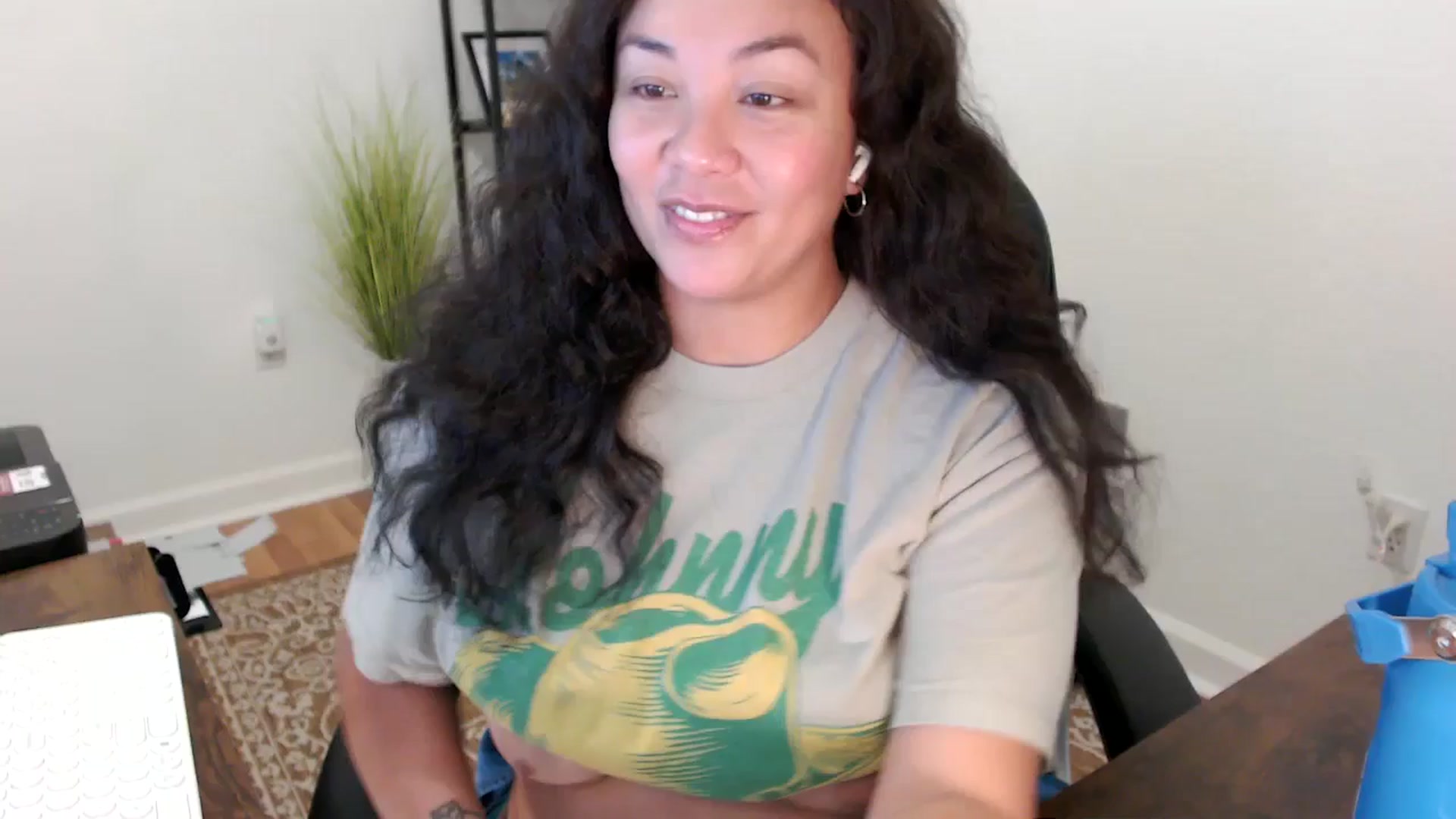 Gallery image thumbnail from MickaylaStar's myfreecams stream on, 11/17/2025, 18:35 image 10 of 20