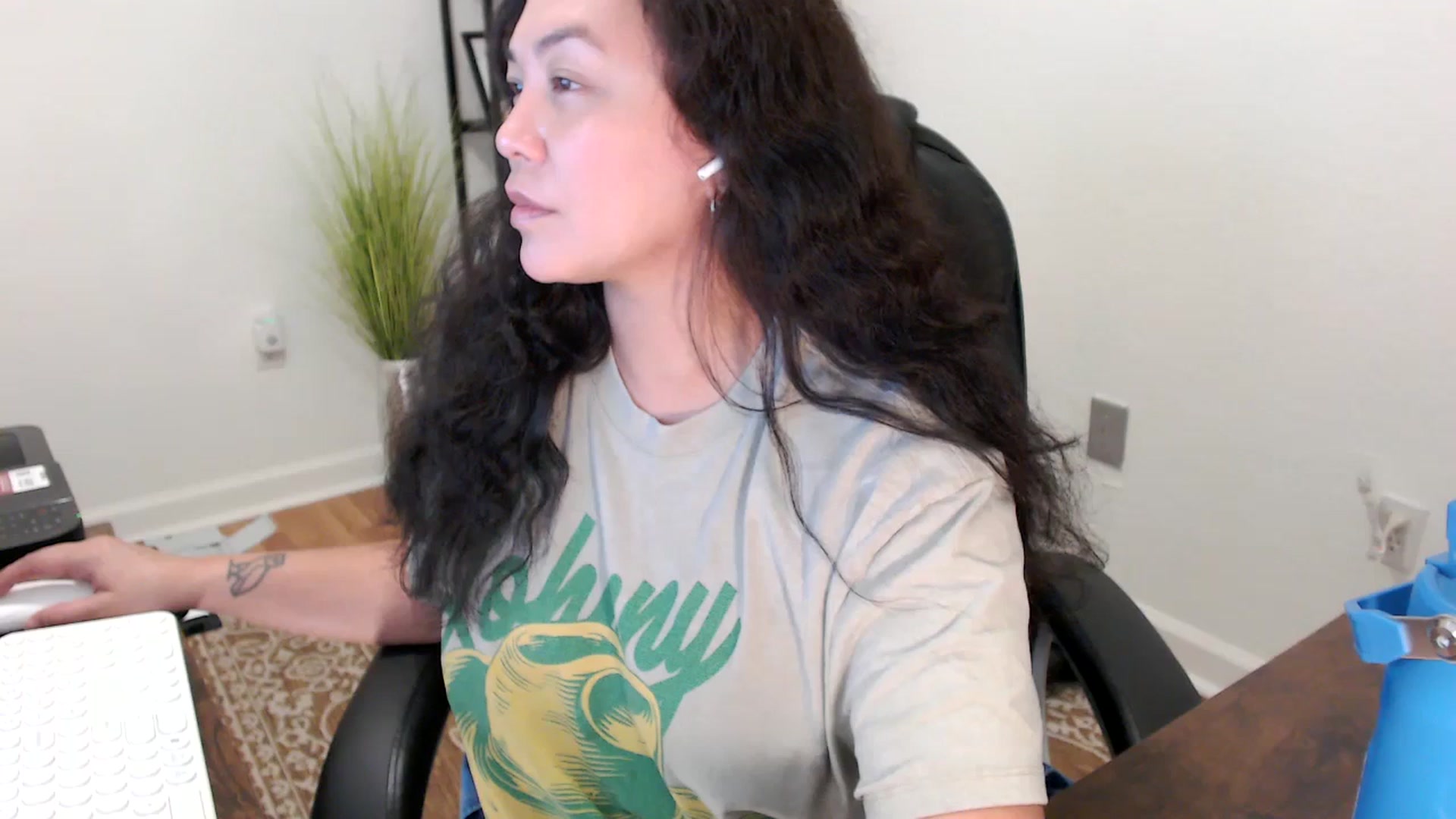 Gallery image thumbnail from MickaylaStar's myfreecams stream on, 11/17/2025, 18:35 image 2 of 20