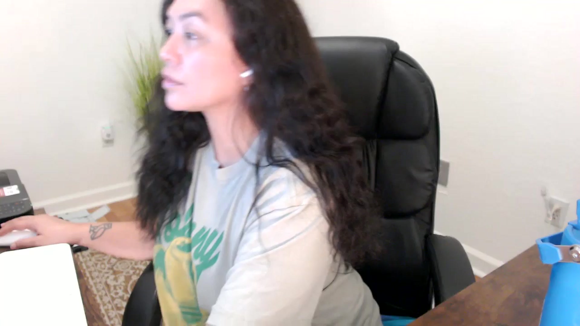Gallery image thumbnail from MickaylaStar's myfreecams stream on, 11/17/2025, 18:35 image 1 of 20