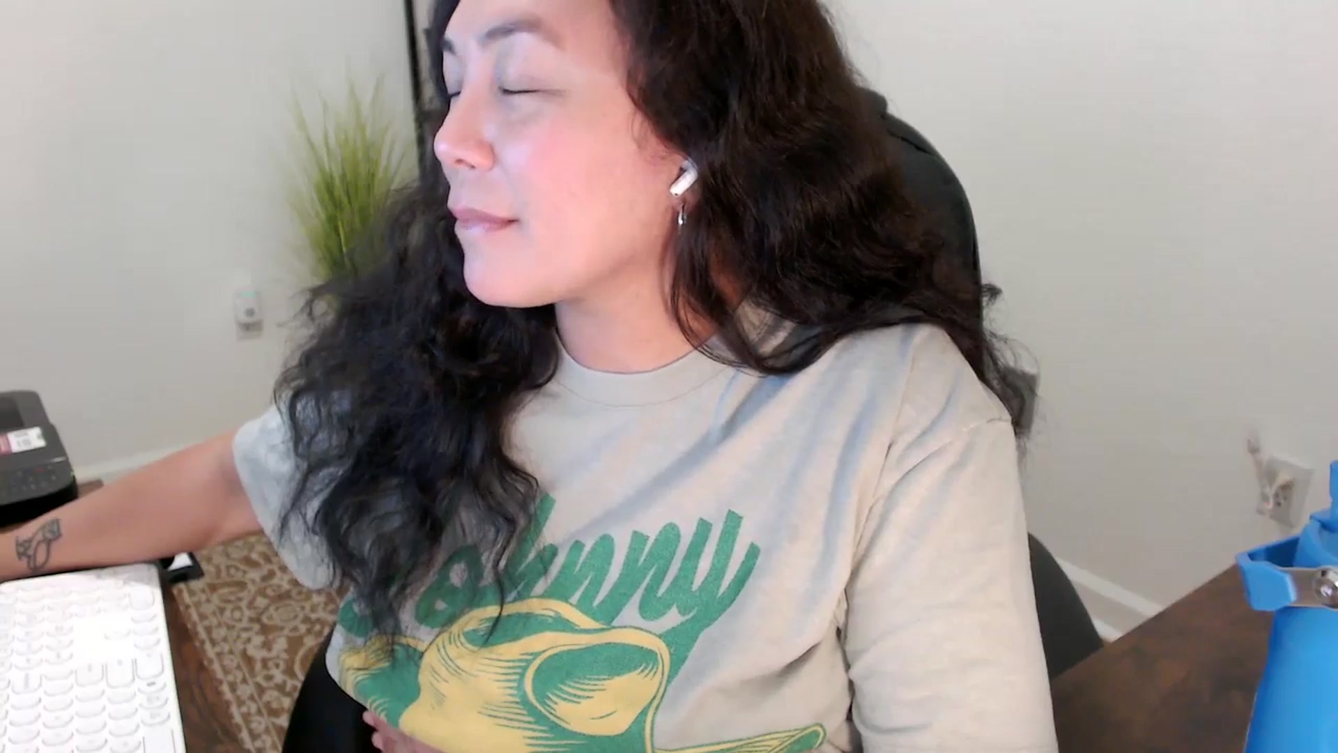 Gallery image thumbnail from MickaylaStar's myfreecams stream on, 11/17/2025, 18:35 image 9 of 20