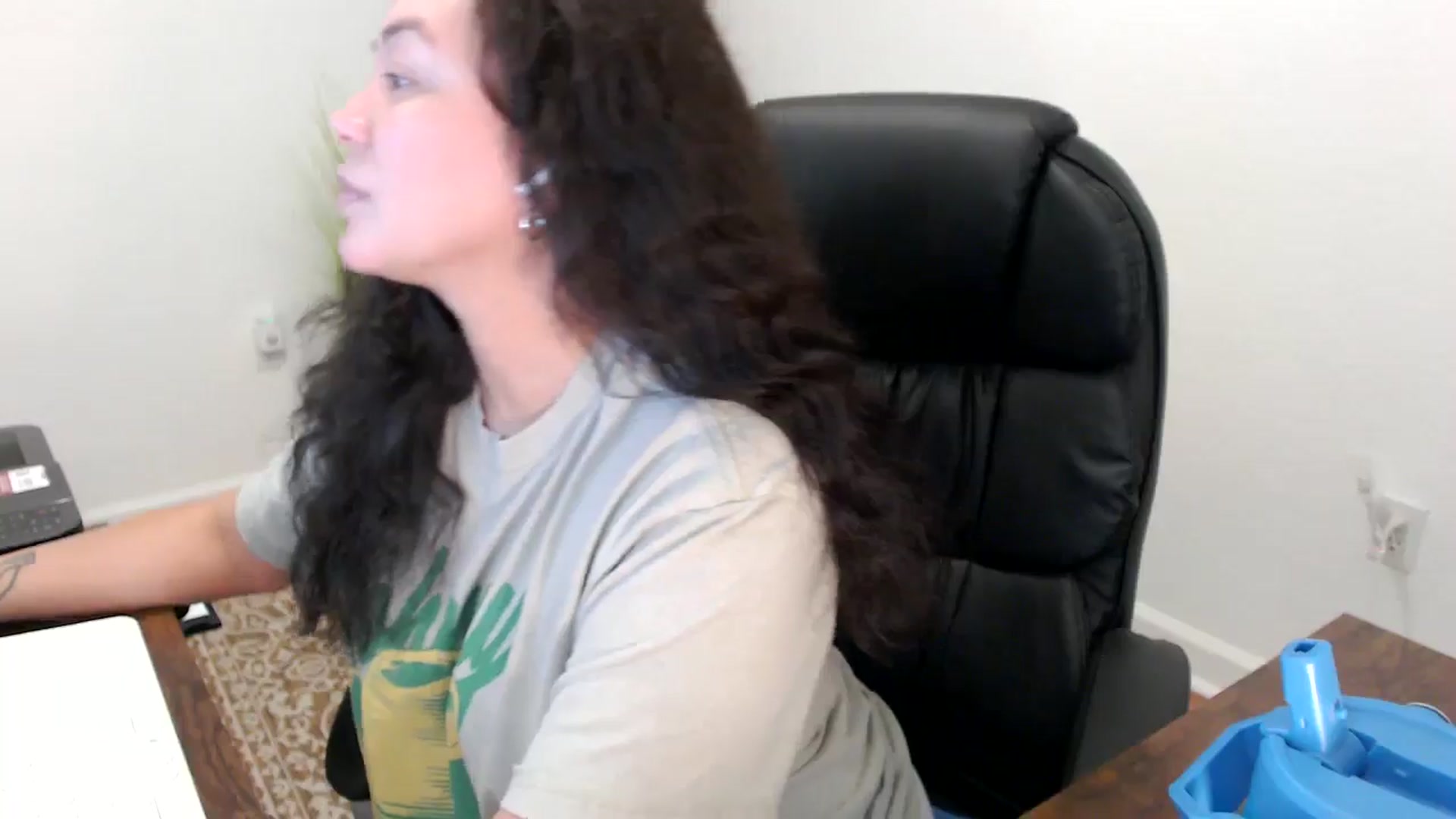 Gallery image thumbnail from MickaylaStar's myfreecams stream on, 11/17/2025, 19:16 image 17 of 20