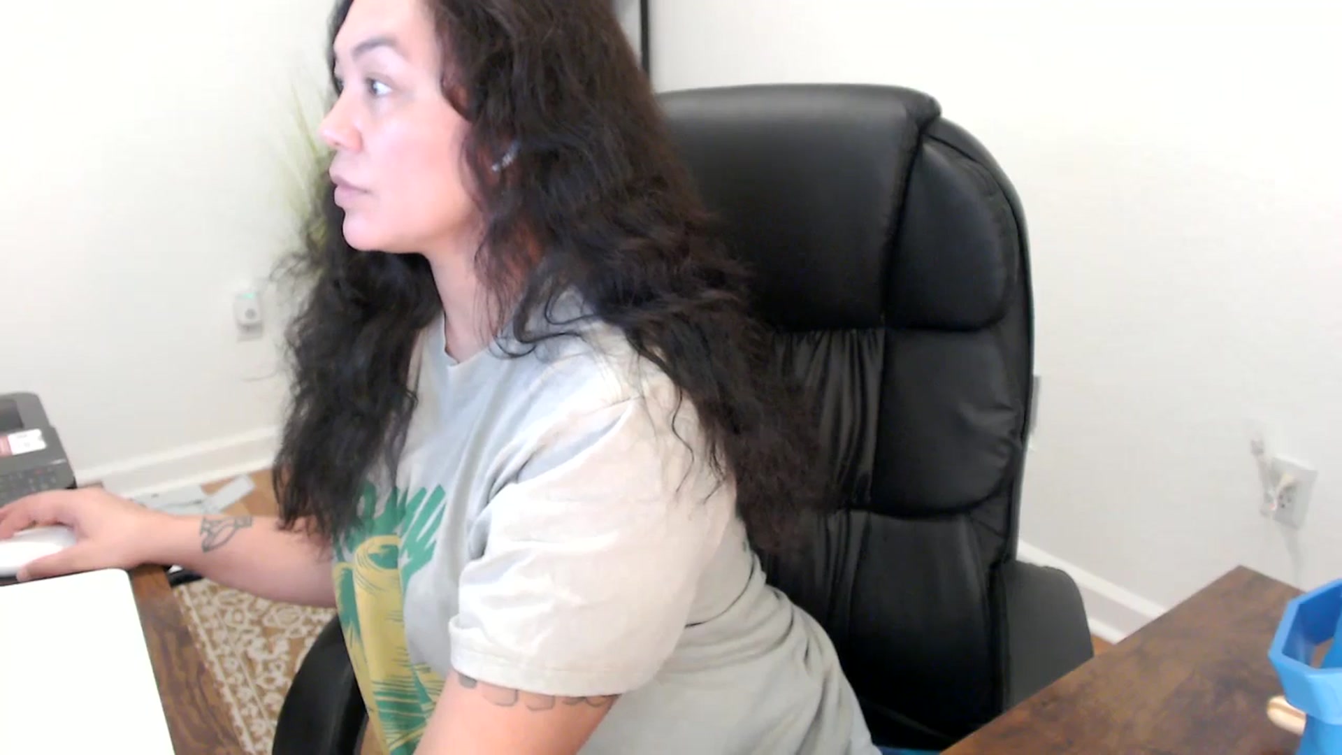 Gallery image thumbnail from MickaylaStar's myfreecams stream on, 11/17/2025, 19:16 image 19 of 20
