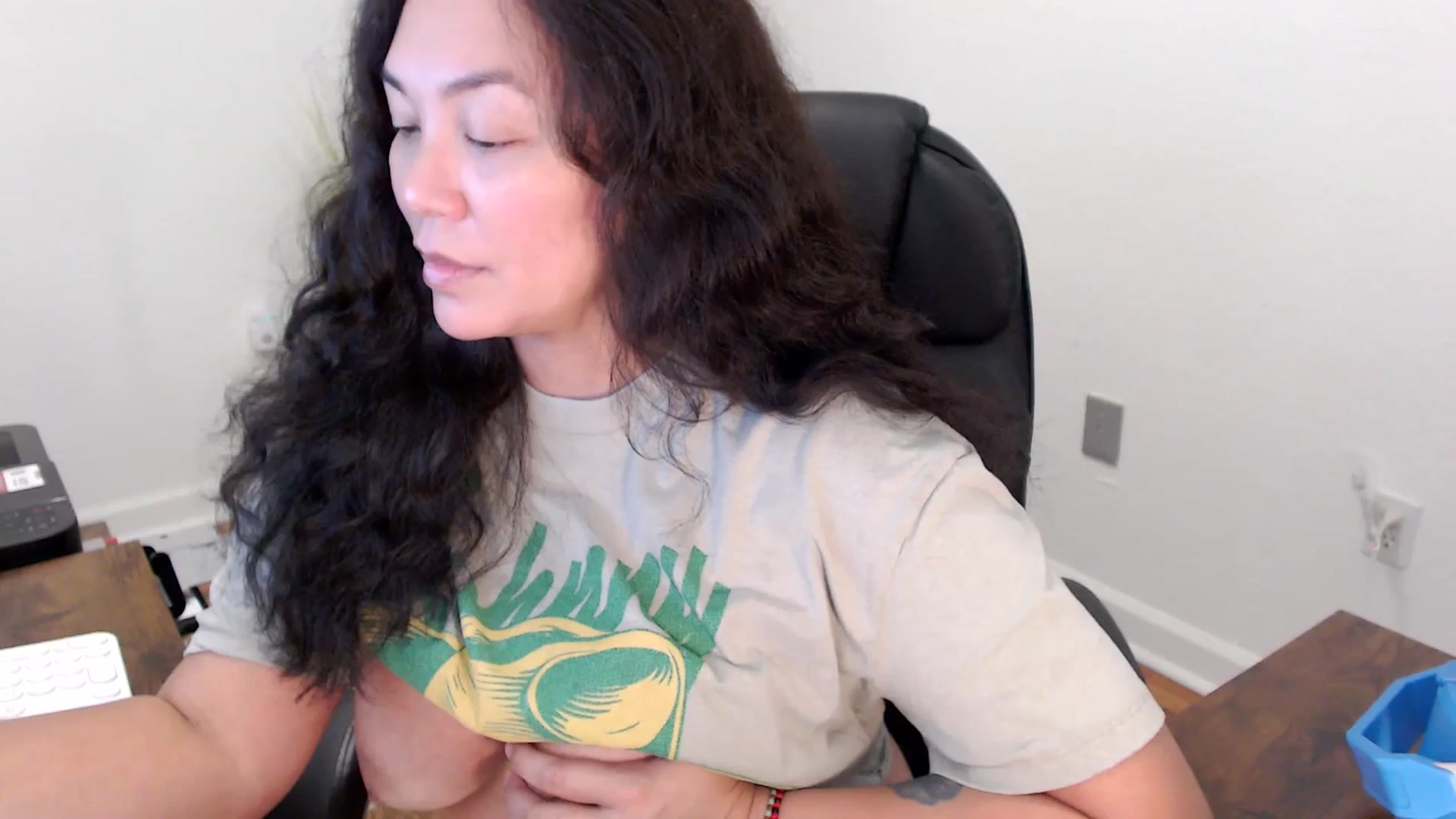 Gallery image thumbnail from MickaylaStar's myfreecams stream on, 11/17/2025, 19:53 image 8 of 20