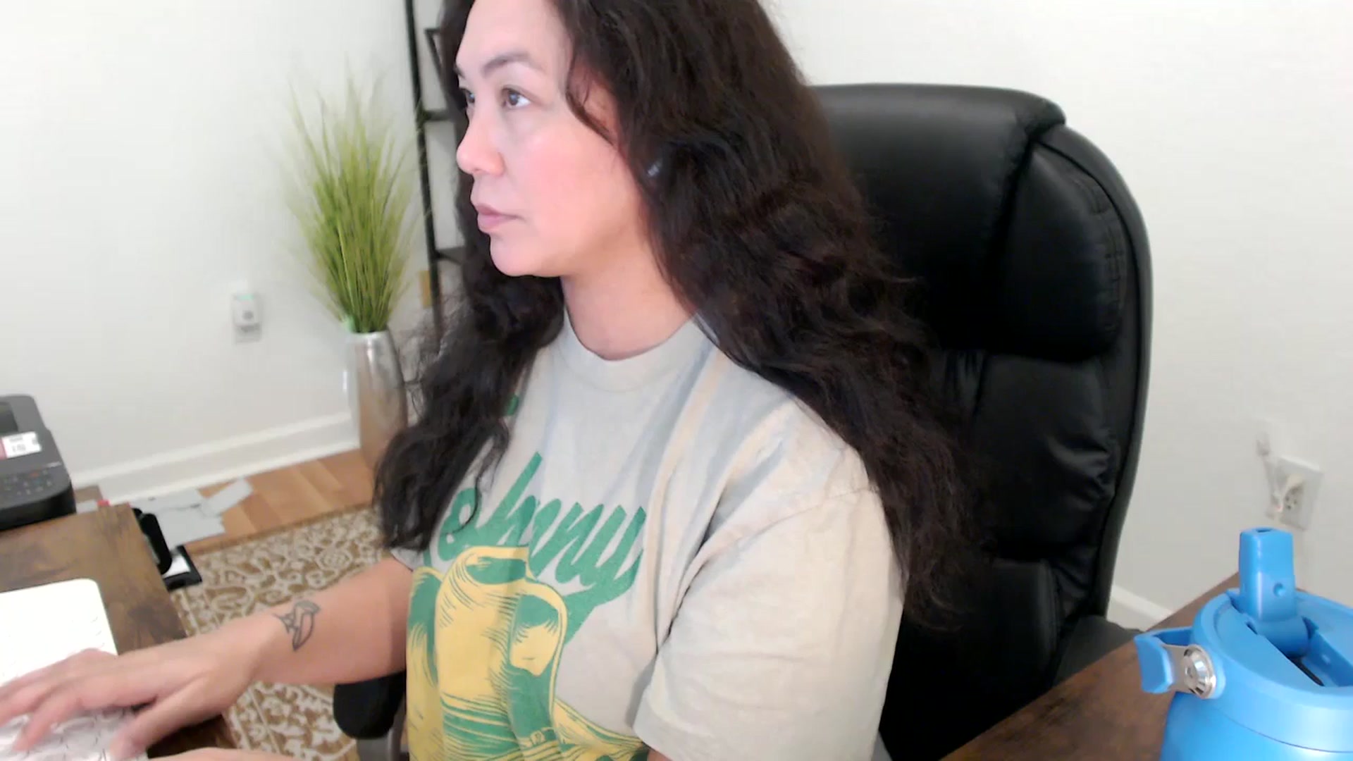Gallery image thumbnail from MickaylaStar's myfreecams stream on, 11/17/2025, 22:10 image 14 of 20