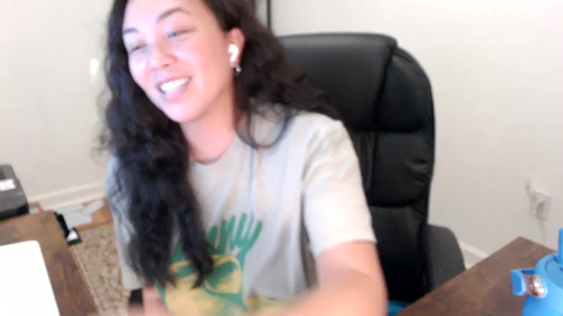 Gallery image thumbnail from MickaylaStar's myfreecams stream on, 11/17/2025, 22:10 image 20 of 20