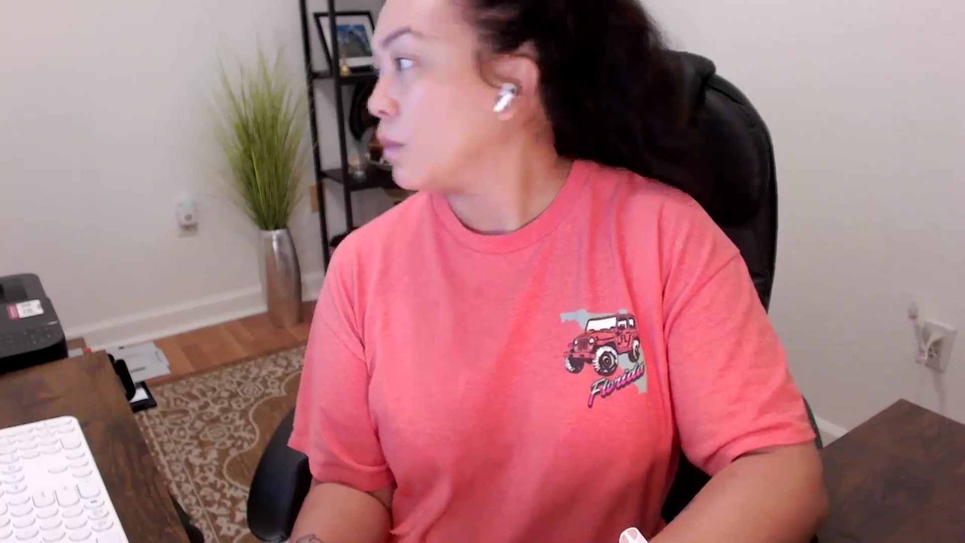Gallery image thumbnail from MickaylaStar's myfreecams stream on, 11/18/2025, 15:09 image 18 of 20