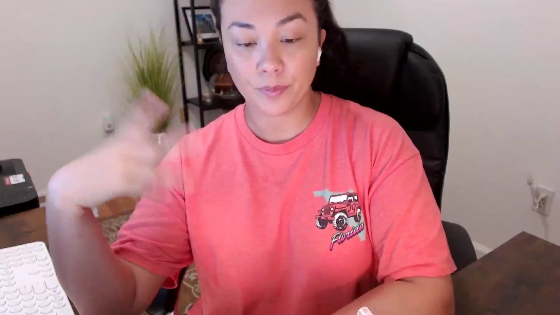 Gallery image thumbnail from MickaylaStar's myfreecams stream on, 11/18/2025, 15:09 image 15 of 20