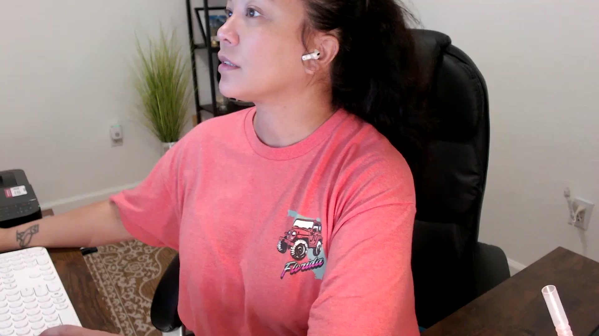 Gallery image thumbnail from MickaylaStar's myfreecams stream on, 11/18/2025, 16:21 image 15 of 20