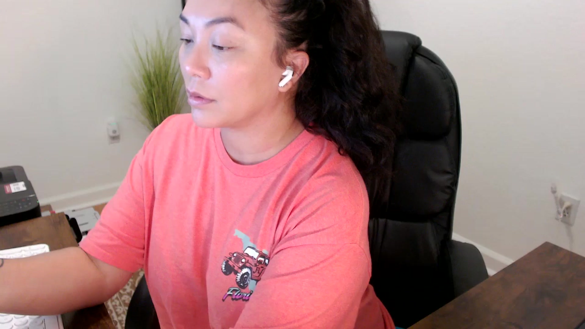 Gallery image thumbnail from MickaylaStar's myfreecams stream on, 11/18/2025, 16:50 image 6 of 20
