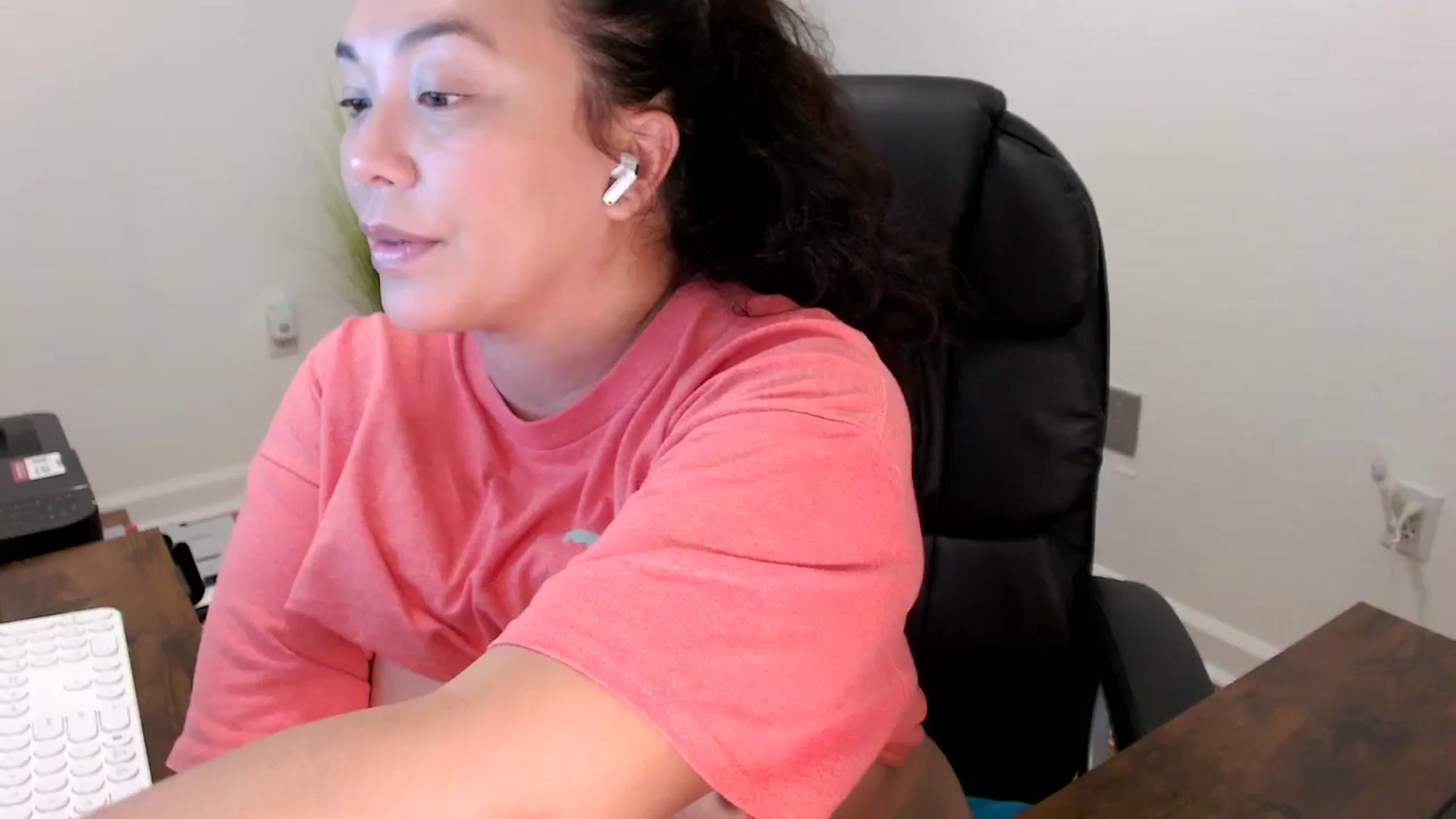 Gallery image thumbnail from MickaylaStar's myfreecams stream on, 11/18/2025, 16:50 image 1 of 20