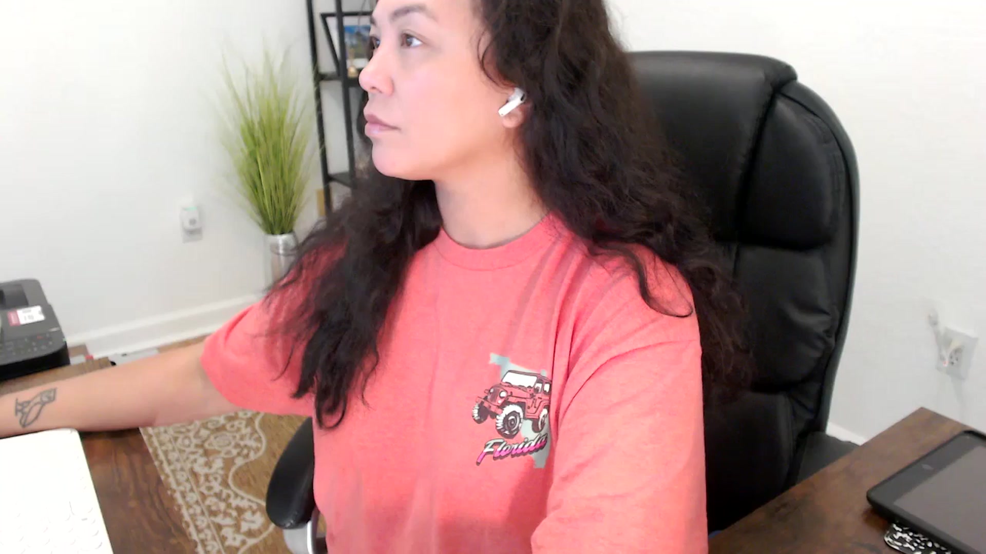 Gallery image thumbnail from MickaylaStar's myfreecams stream on, 11/18/2025, 19:43 image 14 of 20