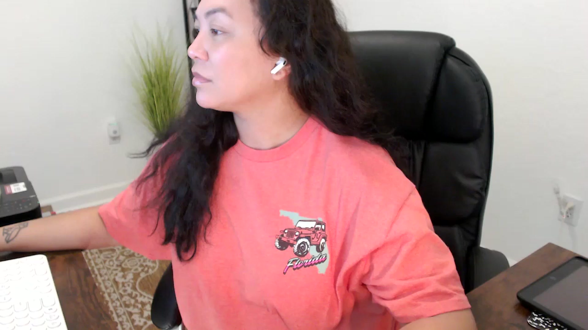 Gallery image thumbnail from MickaylaStar's myfreecams stream on, 11/18/2025, 19:43 image 15 of 20