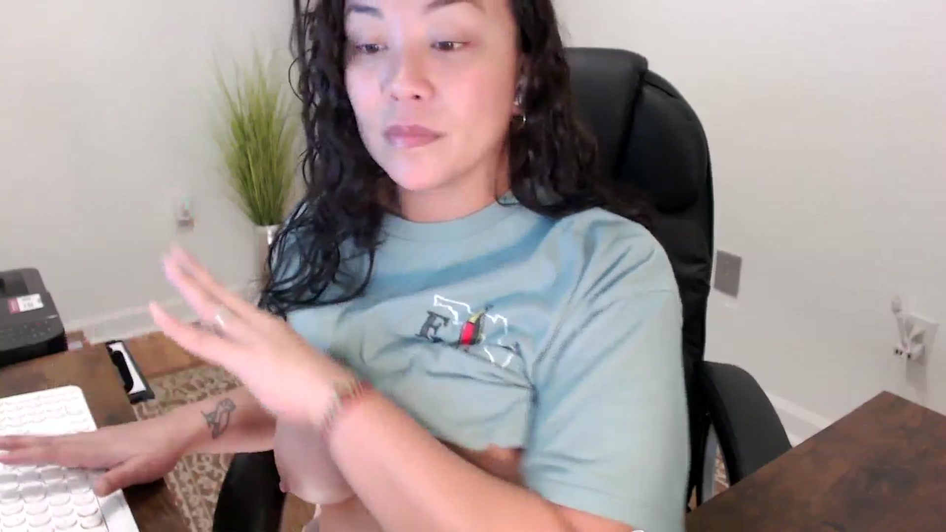Gallery image thumbnail from MickaylaStar's myfreecams stream on, 11/19/2025, 16:01 image 4 of 20