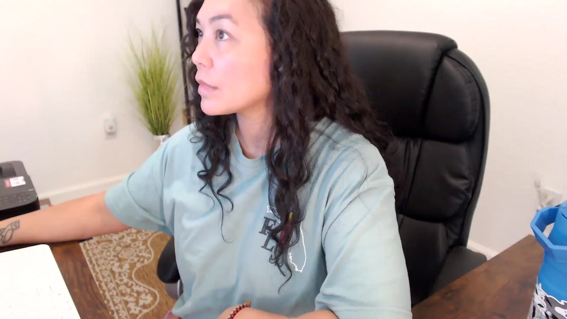 Gallery image thumbnail from MickaylaStar's myfreecams stream on, 11/19/2025, 20:02 image 2 of 20