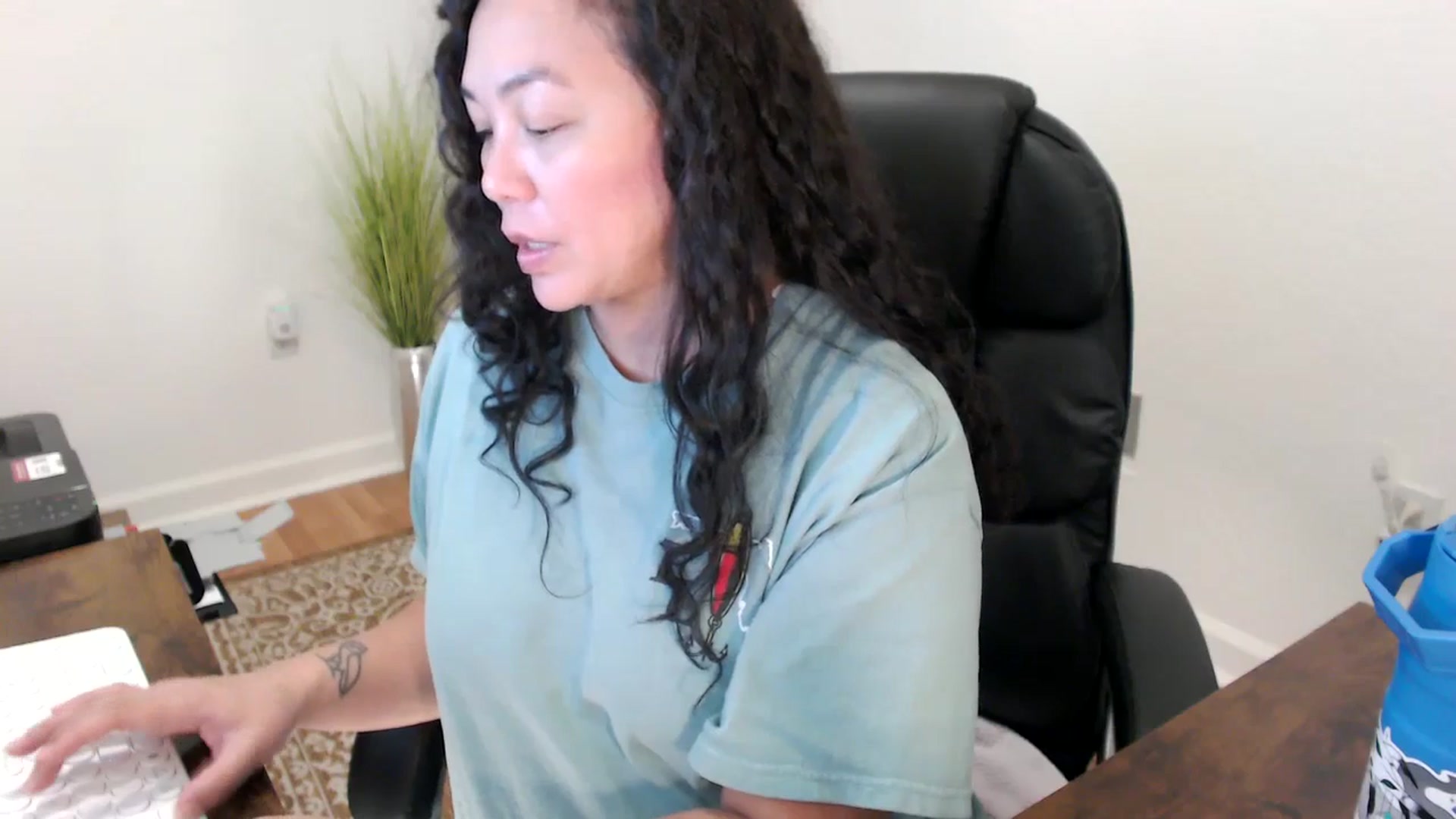 Gallery image thumbnail from MickaylaStar's myfreecams stream on, 11/19/2025, 20:02 image 6 of 20