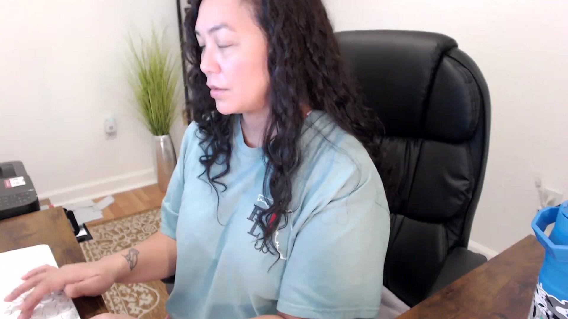 Gallery image thumbnail from MickaylaStar's myfreecams stream on, 11/19/2025, 20:02 image 4 of 20