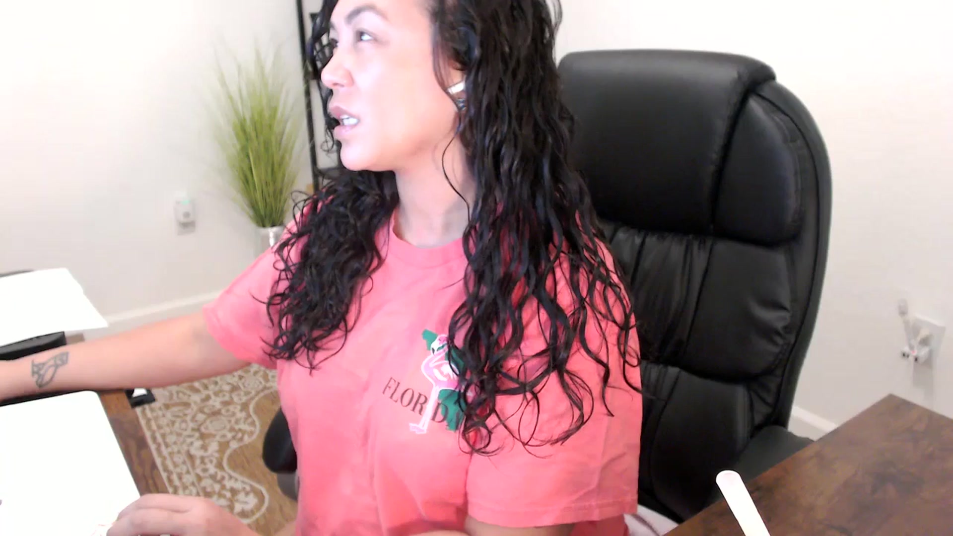 Gallery image thumbnail from MickaylaStar's myfreecams stream on, 11/20/2025, 16:23 image 5 of 20