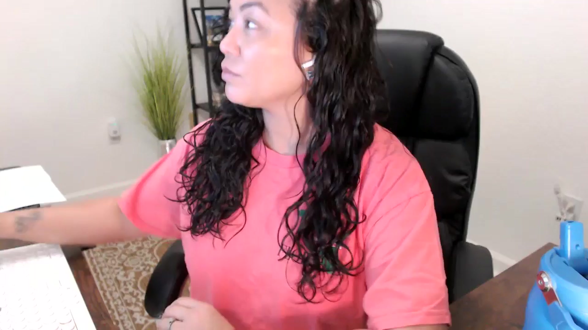 Gallery image thumbnail from MickaylaStar's myfreecams stream on, 11/20/2025, 16:23 image 10 of 20