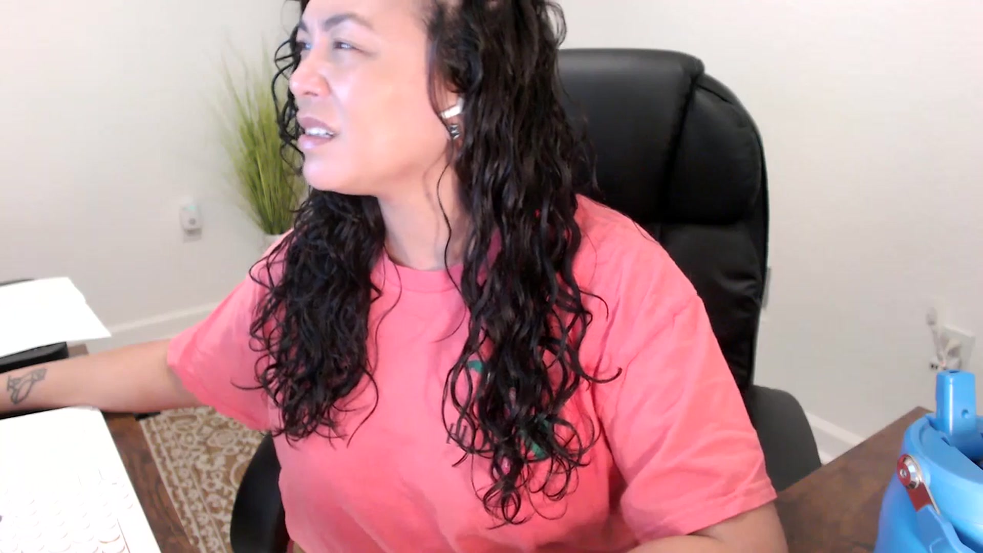 Gallery image thumbnail from MickaylaStar's myfreecams stream on, 11/20/2025, 16:23 image 9 of 20