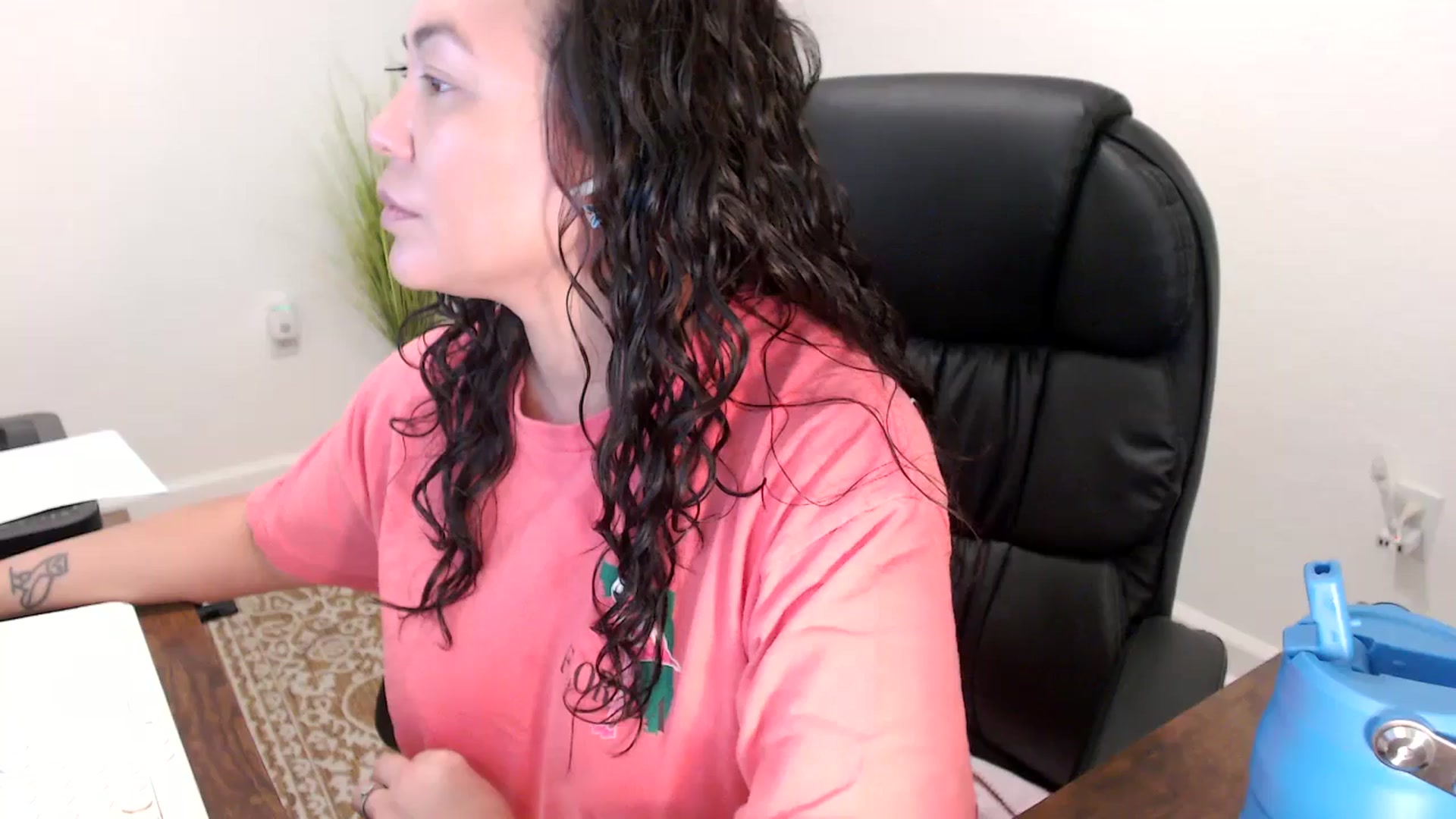 Gallery image thumbnail from MickaylaStar's myfreecams stream on, 11/20/2025, 17:07 image 1 of 20
