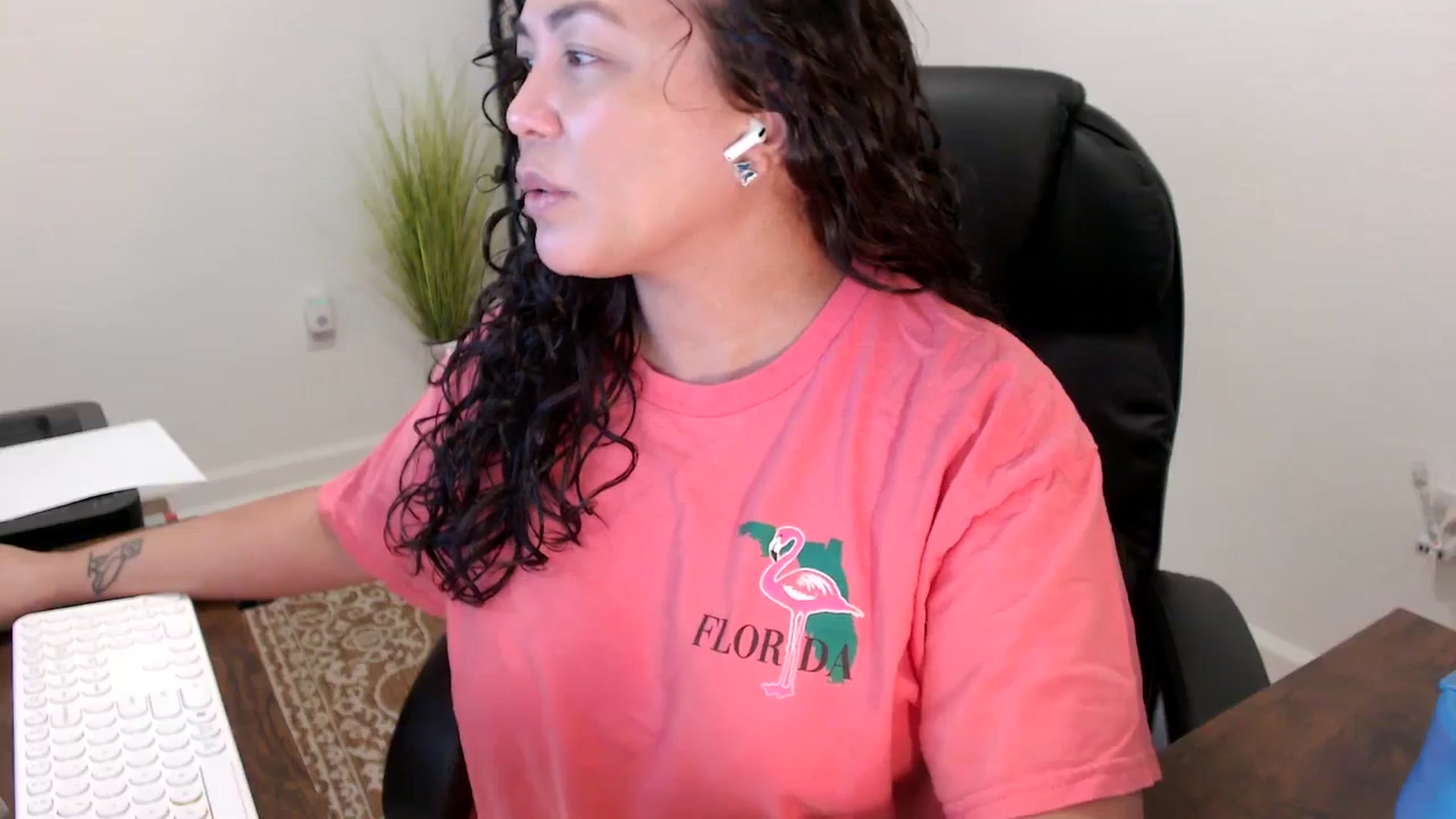 Gallery image thumbnail from MickaylaStar's myfreecams stream on, 11/20/2025, 17:58 image 7 of 20