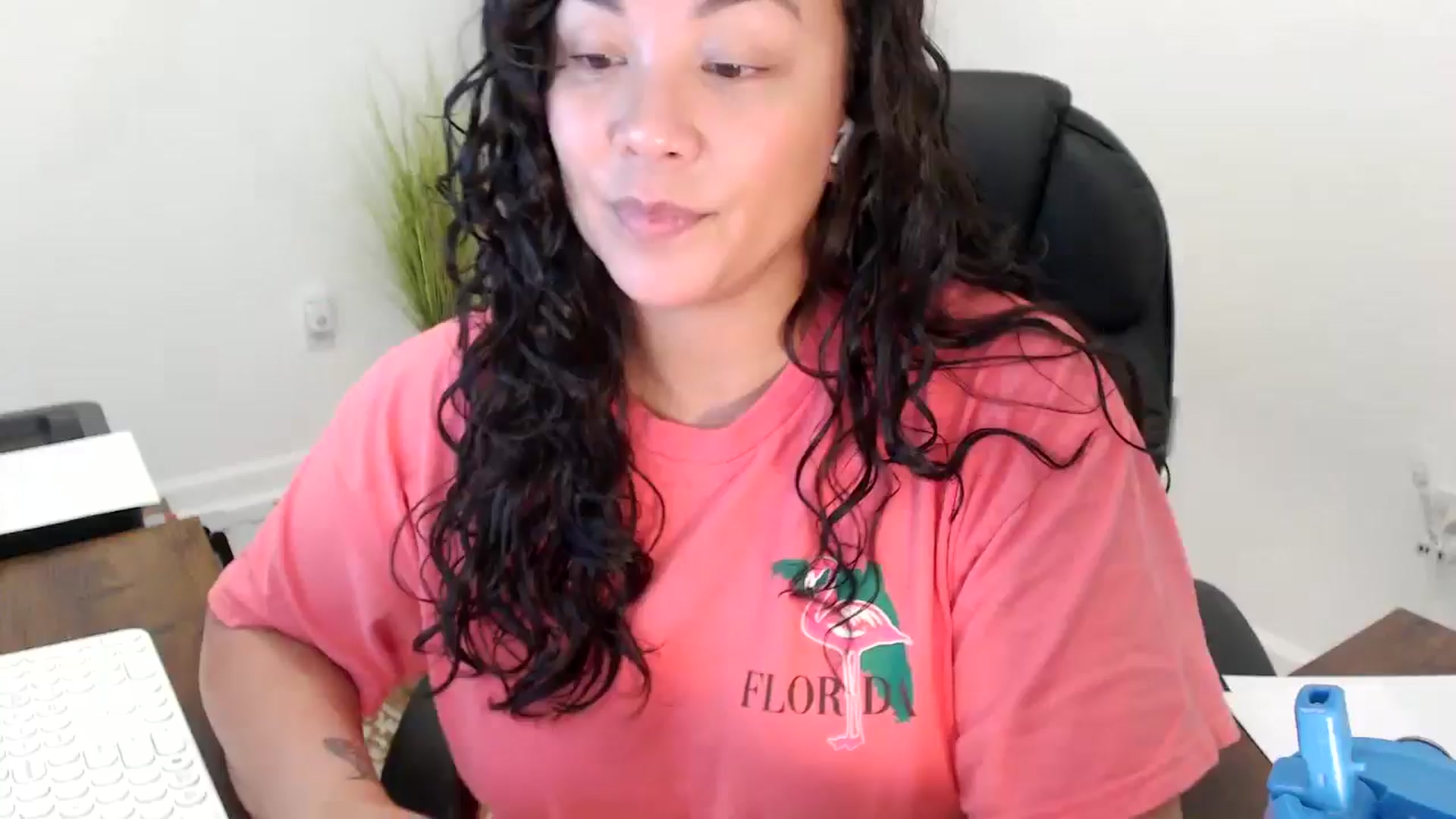 Gallery image thumbnail from MickaylaStar's myfreecams stream on, 11/20/2025, 20:19 image 7 of 20
