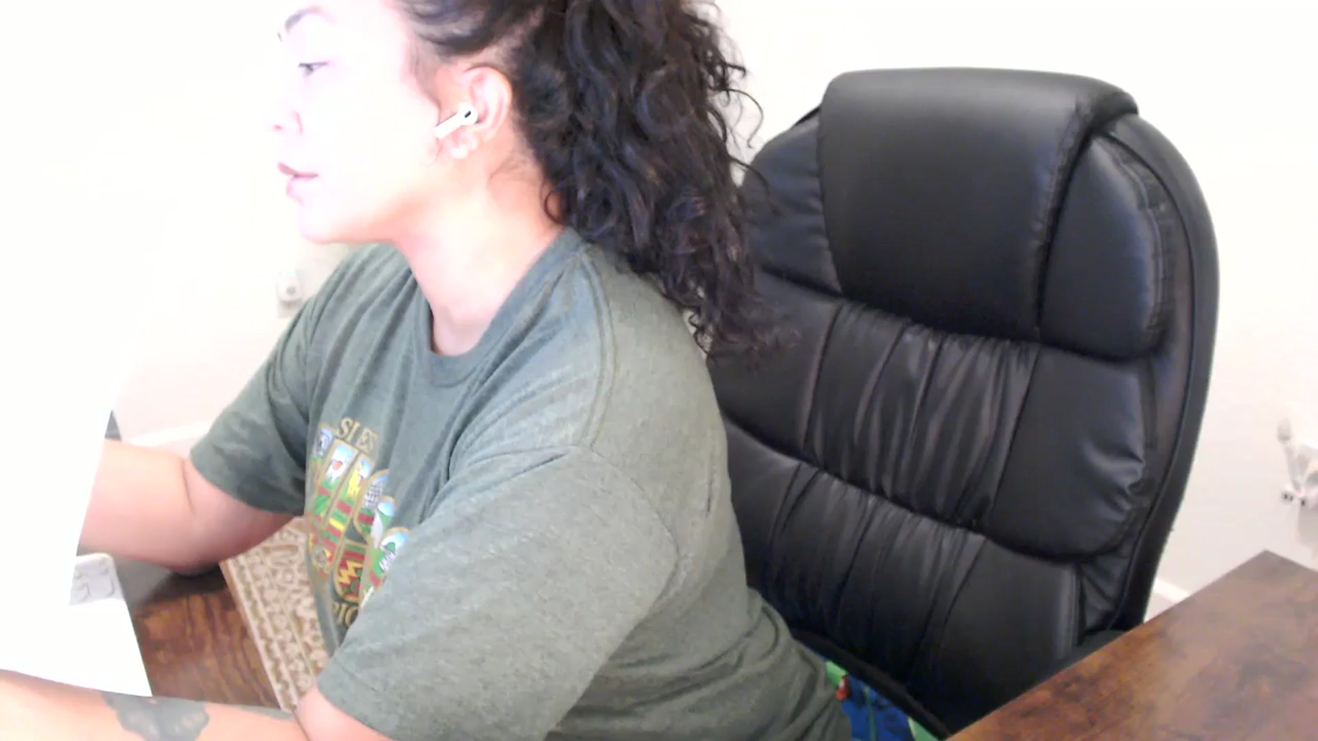 Gallery image thumbnail from MickaylaStar's myfreecams stream on, 11/21/2025, 16:49 image 1 of 20