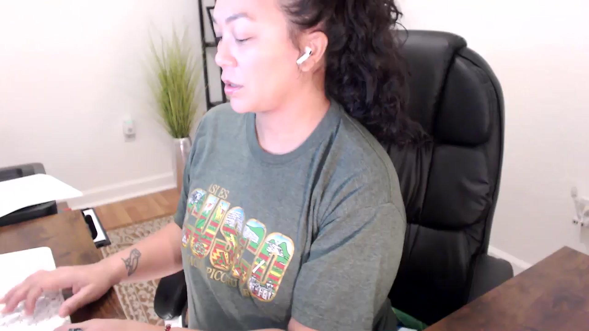 Gallery image thumbnail from MickaylaStar's myfreecams stream on, 11/21/2025, 16:49 image 3 of 20
