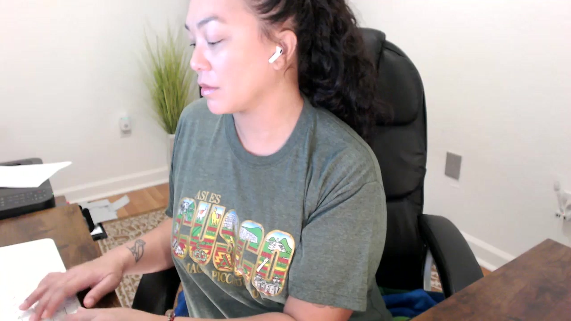 Gallery image thumbnail from MickaylaStar's myfreecams stream on, 11/21/2025, 17:48 image 12 of 20