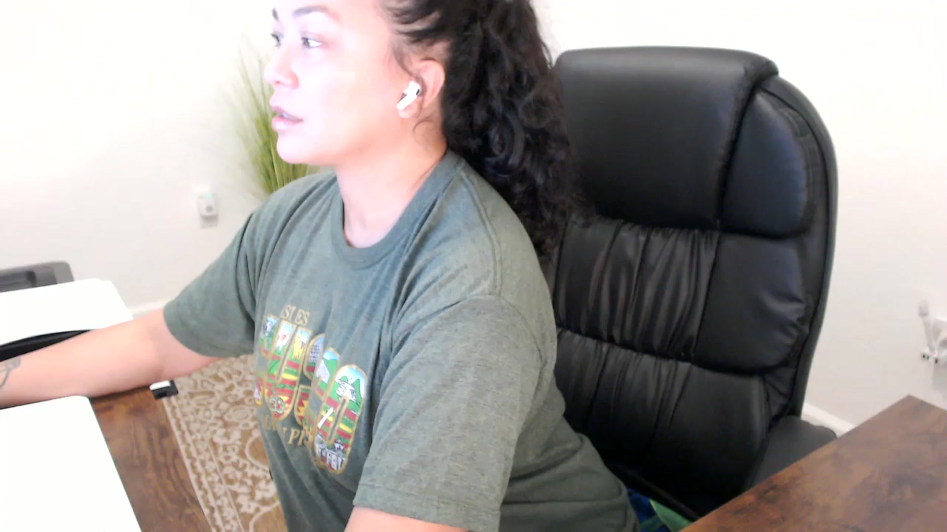 Gallery image thumbnail from MickaylaStar's myfreecams stream on, 11/21/2025, 18:32 image 4 of 20