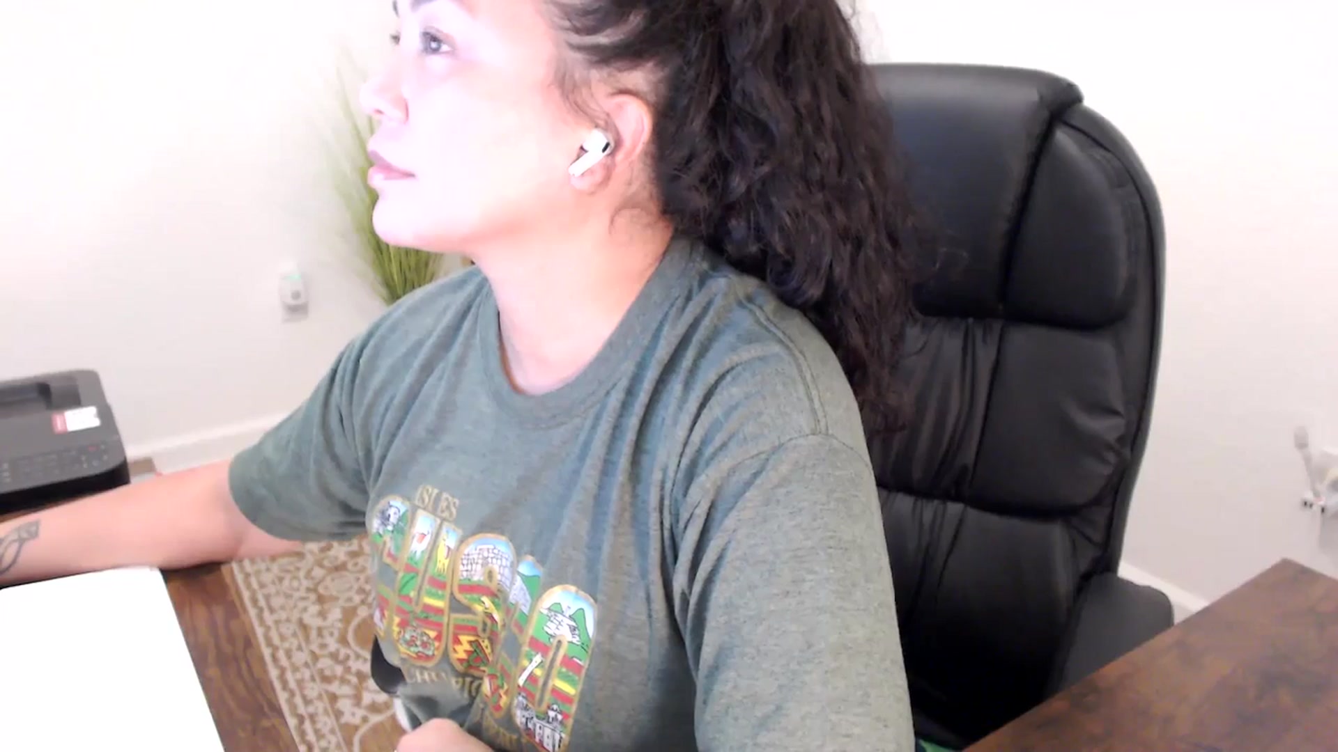Gallery image thumbnail from MickaylaStar's myfreecams stream on, 11/21/2025, 20:55 image 10 of 20
