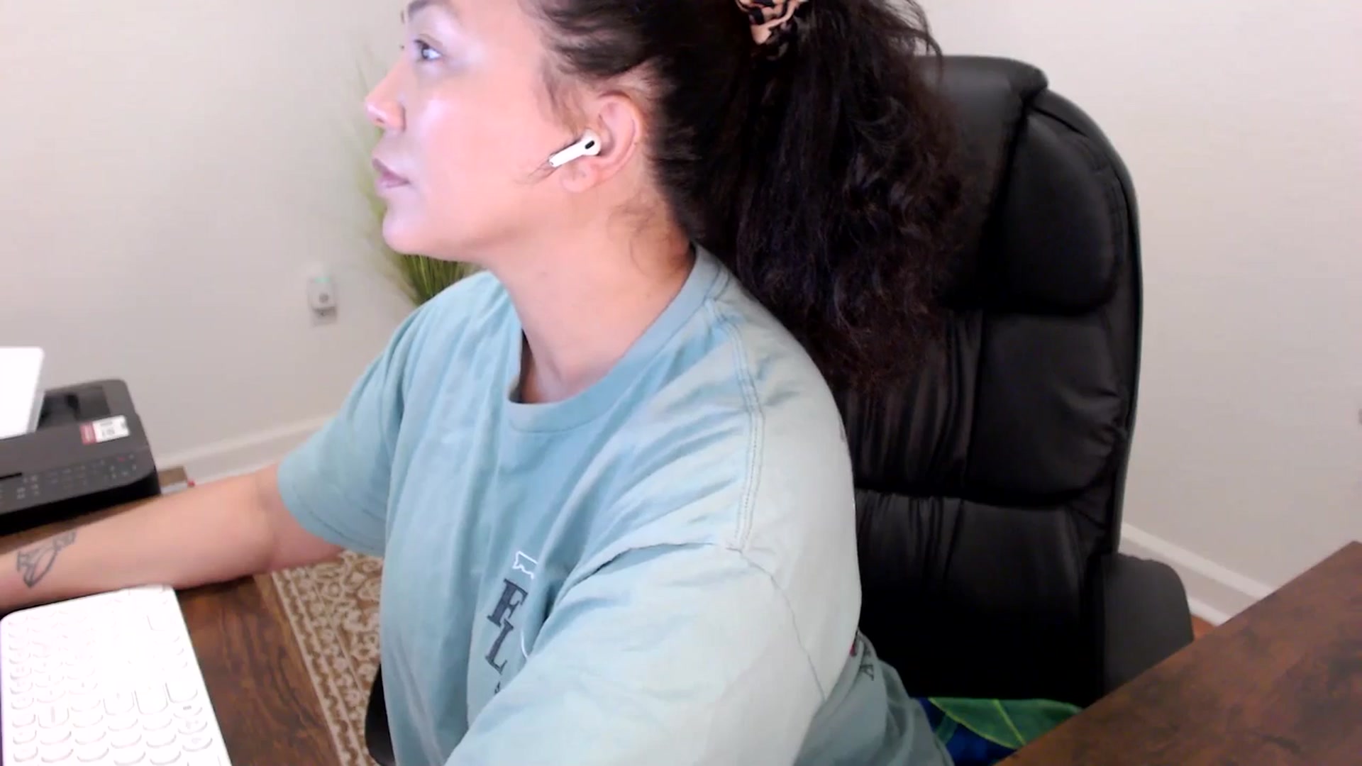 Gallery image thumbnail from MickaylaStar's myfreecams stream on, 11/24/2025, 16:09 image 11 of 20