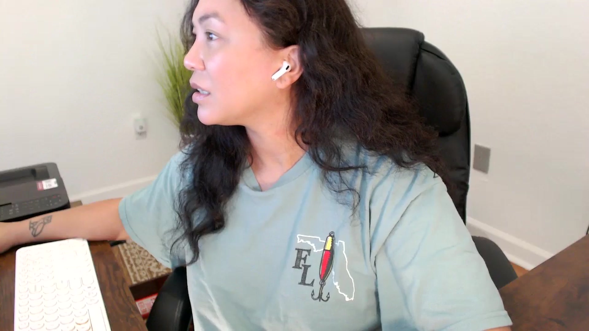 Gallery image thumbnail from MickaylaStar's myfreecams stream on, 11/24/2025, 20:21 image 7 of 20
